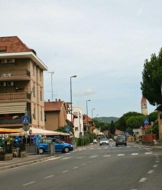 <b>ALBINIA. </b>Via Pietro Aldi, strada destinata a diventare complanare    