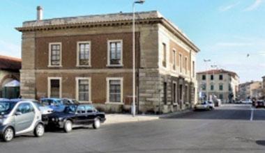Denunciato per schiamazzi picchia i poliziotti