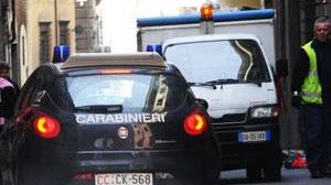 Investono e aggrediscono una turista dopo lo scippo, fermati due minori
