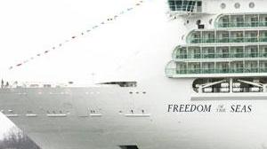 La banchina è occupata, la maxi-nave da crociera viene "dirottata" a Genova