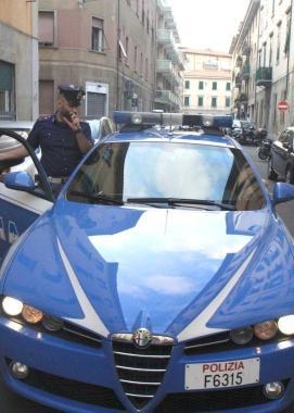Una volante della polizia in azione 
