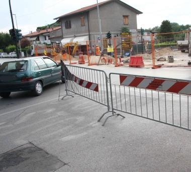 <b>CHIUSA.</b> La strada bloccata per lintervento di Enel 