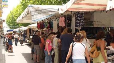 <b>AMBULANTI. </b>Venditori in piazza Cavour