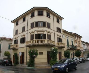 <b>VIA VESPUCCI.</b> In questo stabile uno degli appartamenti nei quali vive un usufruttuario         
