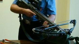 La balestra sequestrata dai carabinieri