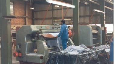 Immigrato in una fabbrica della zona
