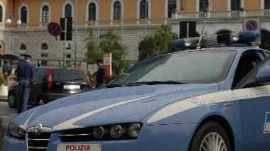 Senegalese fa arrestare ladri che rubavano nelle auto dei turisti