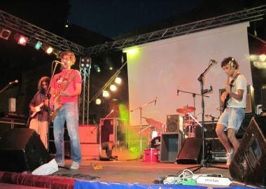 Rock band in azione 