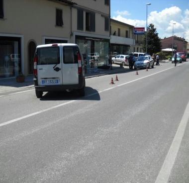 I rilievi della polizia municipale sul luogo dellincidente 