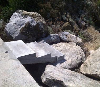 <b>SCALINATA </b>per laccesso a mare 