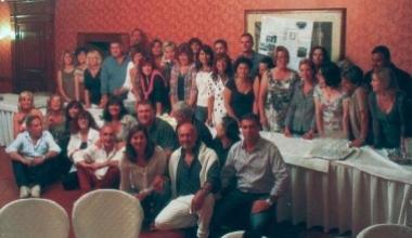 Foto di gruppo dei partecipanti alla grande festa al ristorante Le Arcate a Pugnano     