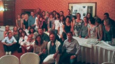 Foto di gruppo dei partecipanti alla grande festa al ristorante Le Arcate a Pugnano