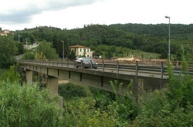 Una veduta del ponte di Camaioni      