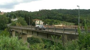 Una veduta del ponte di Camaioni