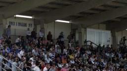La tribuna dello stadio Benedetti grenita di pubblico