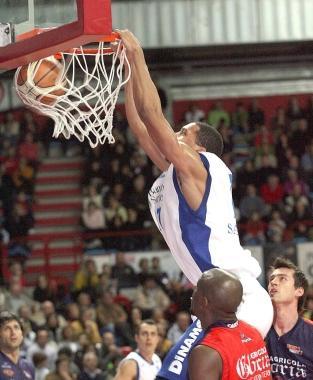 <b>LEREDE DEL TORNADO.</b> Guillaume Yango con la maglia di Sassari 