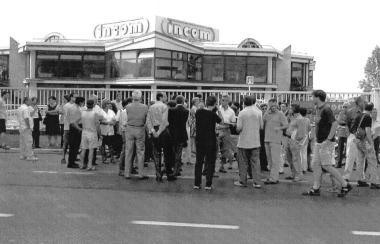 Luglio 2001: la protesta alla Incom contro i tagli. Stamani si replica