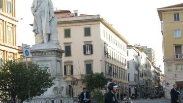Sono anni che il sindaco annuncia la riapertura al traffico di piazza Cavour