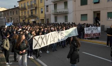 Meno docenti e bidelli disabili senza sostegni e addio ai tempi pieni