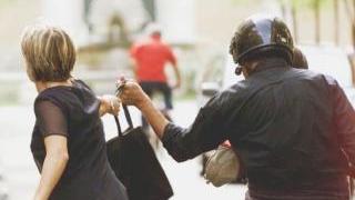 Arrestato il giovane che avrebbe messo a segno alcuni scippi