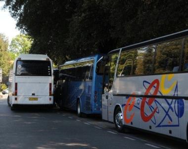 Due stalli per bus turistici disegnati a Porta San Pietro