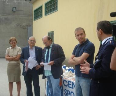 Un momento della cerimonia di premiazione in carcere   