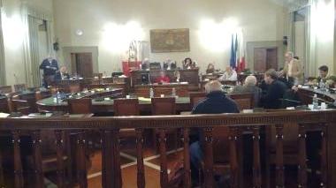 Una seduta del consiglio semi-deserta come quella di ieri