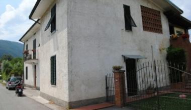 Una villetta presa di mira dai ladri nella zona di Farneta