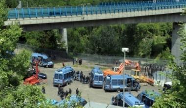 Maschere antigas in auto: fogli di via a otto pisani in Val Susa