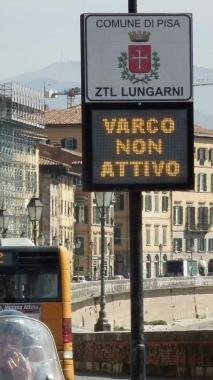 Un varco elettronico sui lungarni   