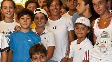 <b>CAMPIONESSA.</b> Francesca Schiavone con i bambini del Tennis Italia