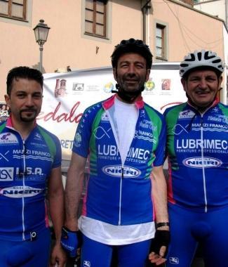 Da sinistra il maresciallo Salvatore Serra, don Donato Agostinelli e Renato Picchi 