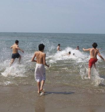 Sono i pi&ugrave; giovani a salvare le vacanze versiliesi   