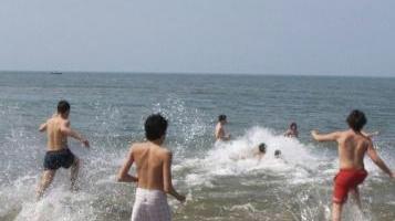 Sono i più giovani a salvare le vacanze versiliesi
