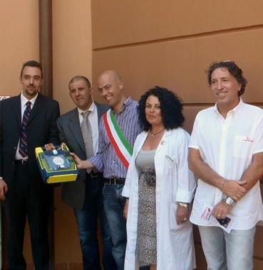 Un momento della consegna del Dae 