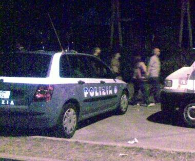 <b>CONTROLLI.</b> Una volante della polizia sulla Marina di Torre del Lago 