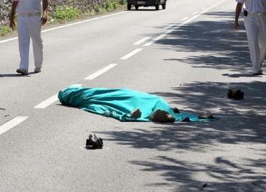 In senso orario da sinistra Matteo Marchetti, il punto del mortale incidente e i rilievi dei vigili urbani  