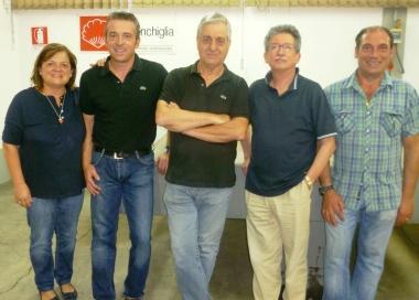 Lo staff della conceria La conchiglia e uno stand alla fiera Lineapelle a Bologna  
