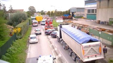 Un ingorgo dopo un incidente in viale Europa a Marlia 
