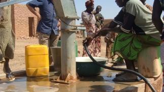 Pozzo costruito da una missione in Burkina Faso