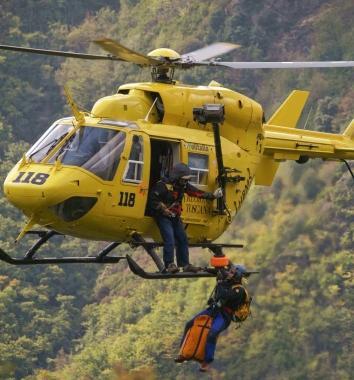 Lelicottero Pegaso per salvare lescursionista &egrave; decollato da Pisa perch&eacute; il velivolo che era al Cinquale era rotto 