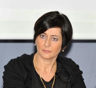 In alto a sinistra la direttrice generale dellAsl Monica Calamai, sotto lelisuperficie del Carburo e accanto lospedale di Portoferraio 