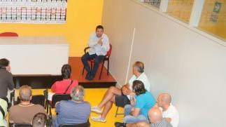 Bruno Russo nella sala stampa del Porta Elisa spiega il progetto della nuova Lucchese a un centinaio di tifosi (vip)