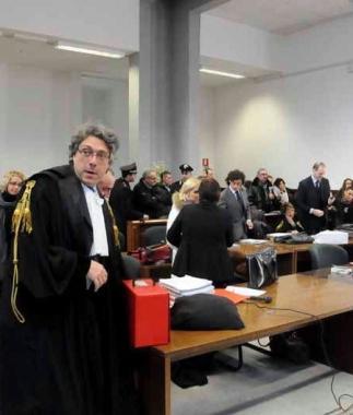 A sinistra il cimitero del Mirteto, sotto Manotti e a destra il processo sui cimiteri 