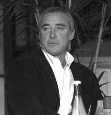 <b>IL PRESIDENTE.</b> Roberto Aliboni Accanto, uno stabilimento e una coppia a pranzo sulla spiaggia  