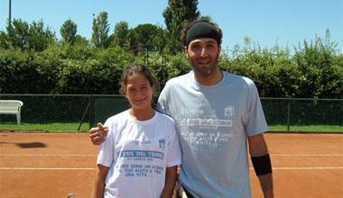 Asta dei campioni e 24 ore di tennis non stop per la lotta contro il cancro