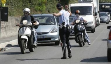 Traffico a senso unico alternato lungo la Sr 325 per un incidente