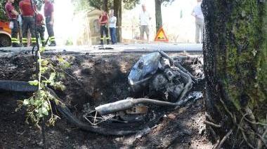 I resti carbonizzati della Yamaha del giovane
