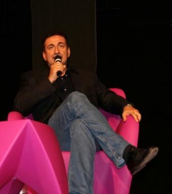 A sinistra Roberto Giacobbo A destra lincontro su Armando Picchi con la nipote Paola e Pierluigi Arcidiacono 