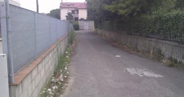 La traversa di via Fucecchiello abbandonata al degrado 